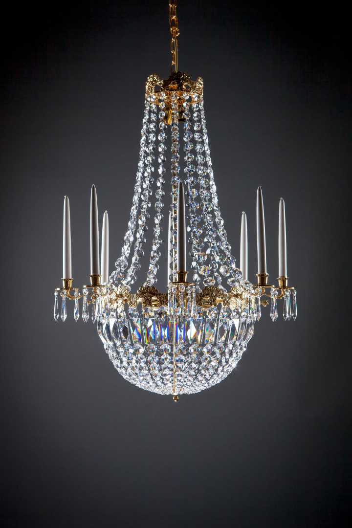A glorious traditional sparkling Garl-Gustav crystal chandelier creates an atmosphere, a ceiling lamp for traditional home.