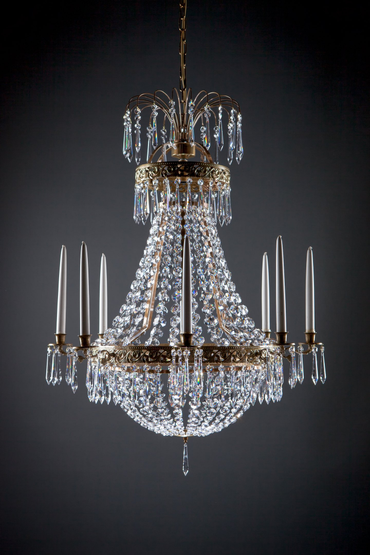 The classic model of crystal chandeliers, the Empire 6060, is an eye-catching candle chandelier with numerous crystals that reflect light beautifully.